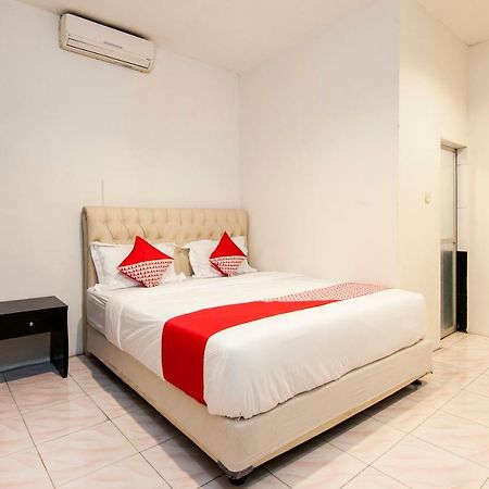 Oyo 529 Hotel Paninda Medan Exterior photo