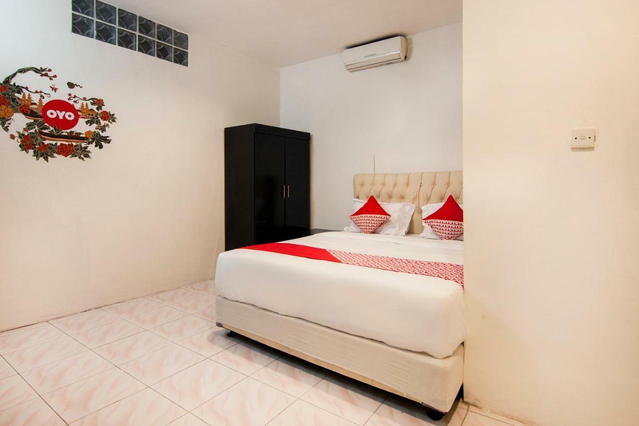 Oyo 529 Hotel Paninda Medan Exterior photo
