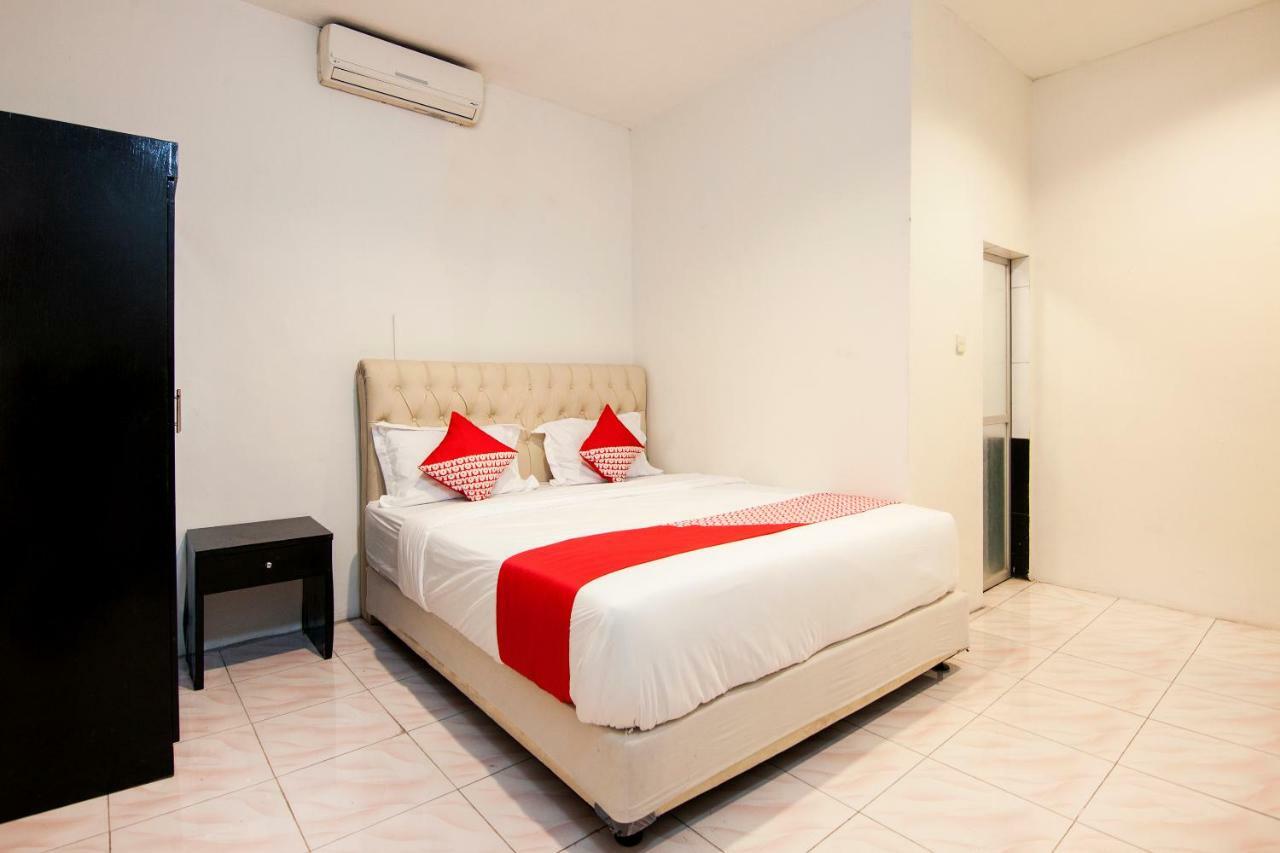Oyo 529 Hotel Paninda Medan Exterior photo