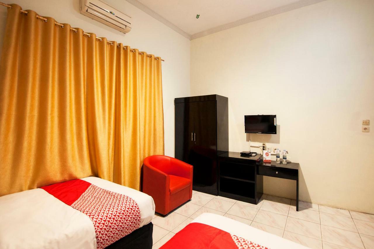 Oyo 529 Hotel Paninda Medan Exterior photo